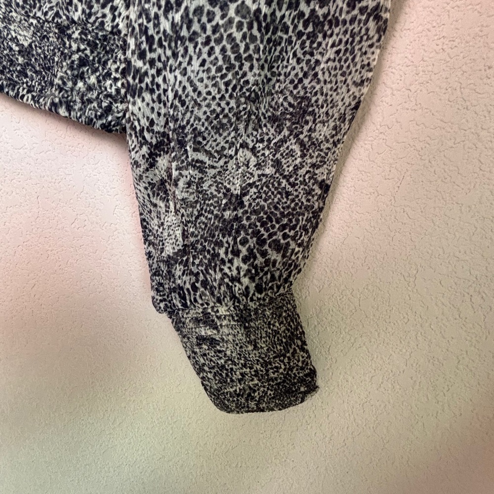 Free People Roma Gray Snake Print Smocked Crepe High Neck Ruffle Sleeve Blouse S - Picture 5 of 14
